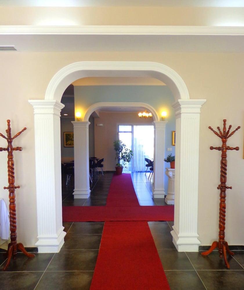Hotel Viktoria Tirana Mjull-Bathore Экстерьер фото