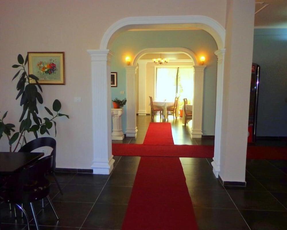 Hotel Viktoria Tirana Mjull-Bathore Экстерьер фото