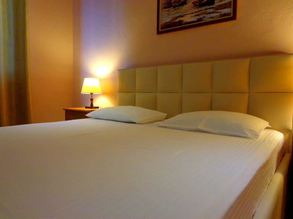 Hotel Viktoria Tirana Mjull-Bathore Экстерьер фото