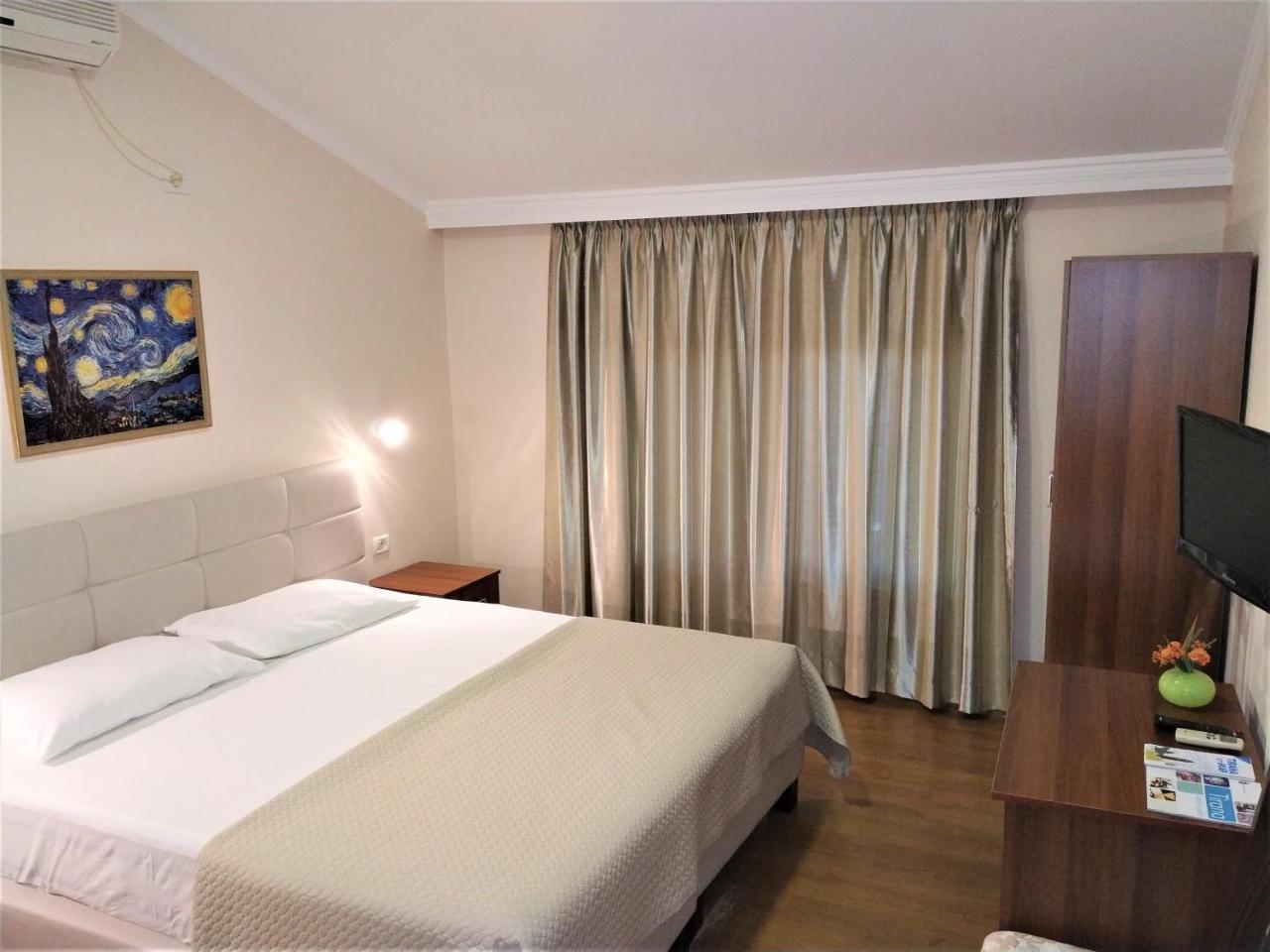 Hotel Viktoria Tirana Mjull-Bathore Экстерьер фото